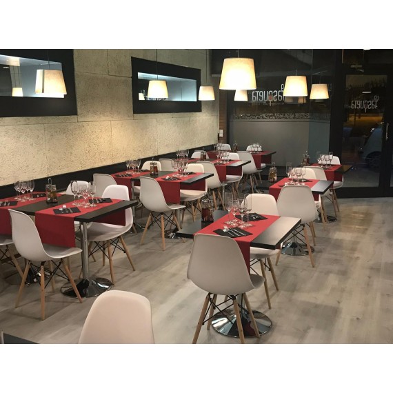 Conjointe de 4 Chaise CASUAL et Table F WHITE carree