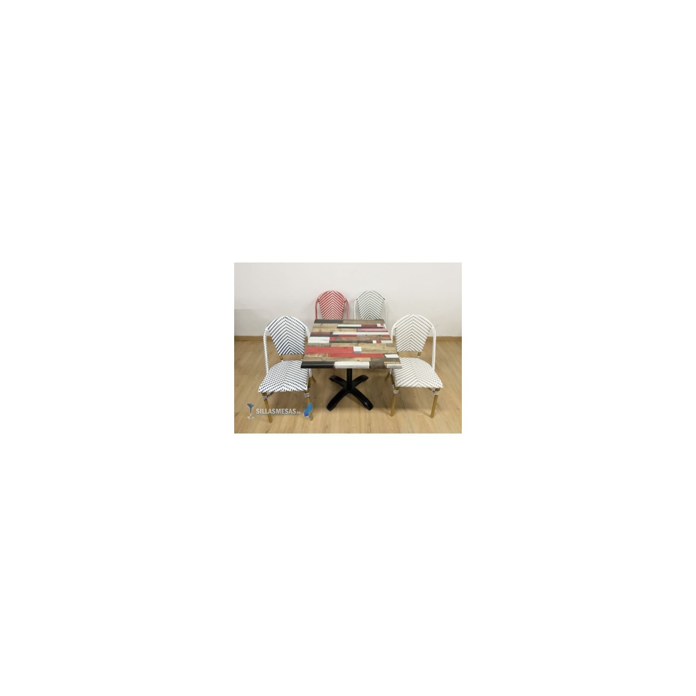 Conjointe de 4 chaises Parisien et 1 Table Barcelone 4-P